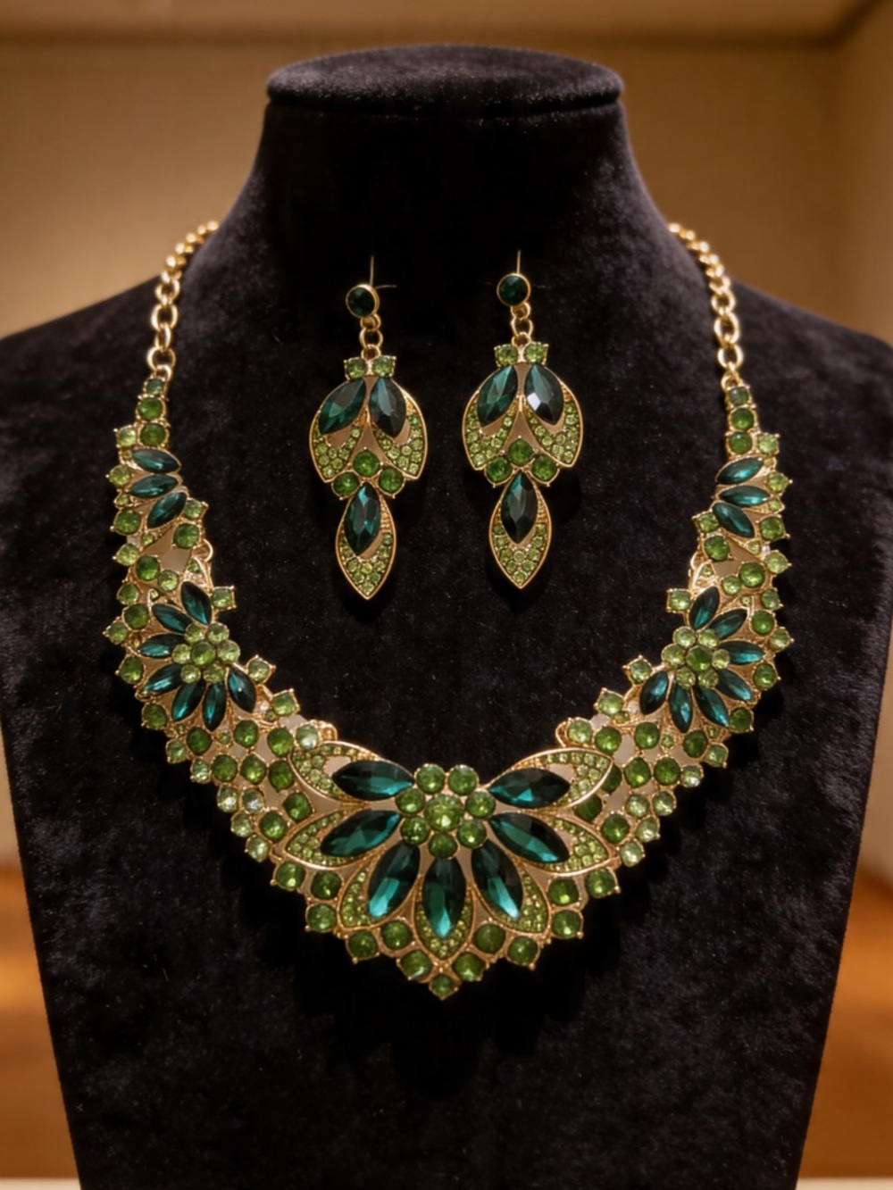 Green Crystal Statement Necklace and Earring Set - Elegant Women Jewelry NWT
